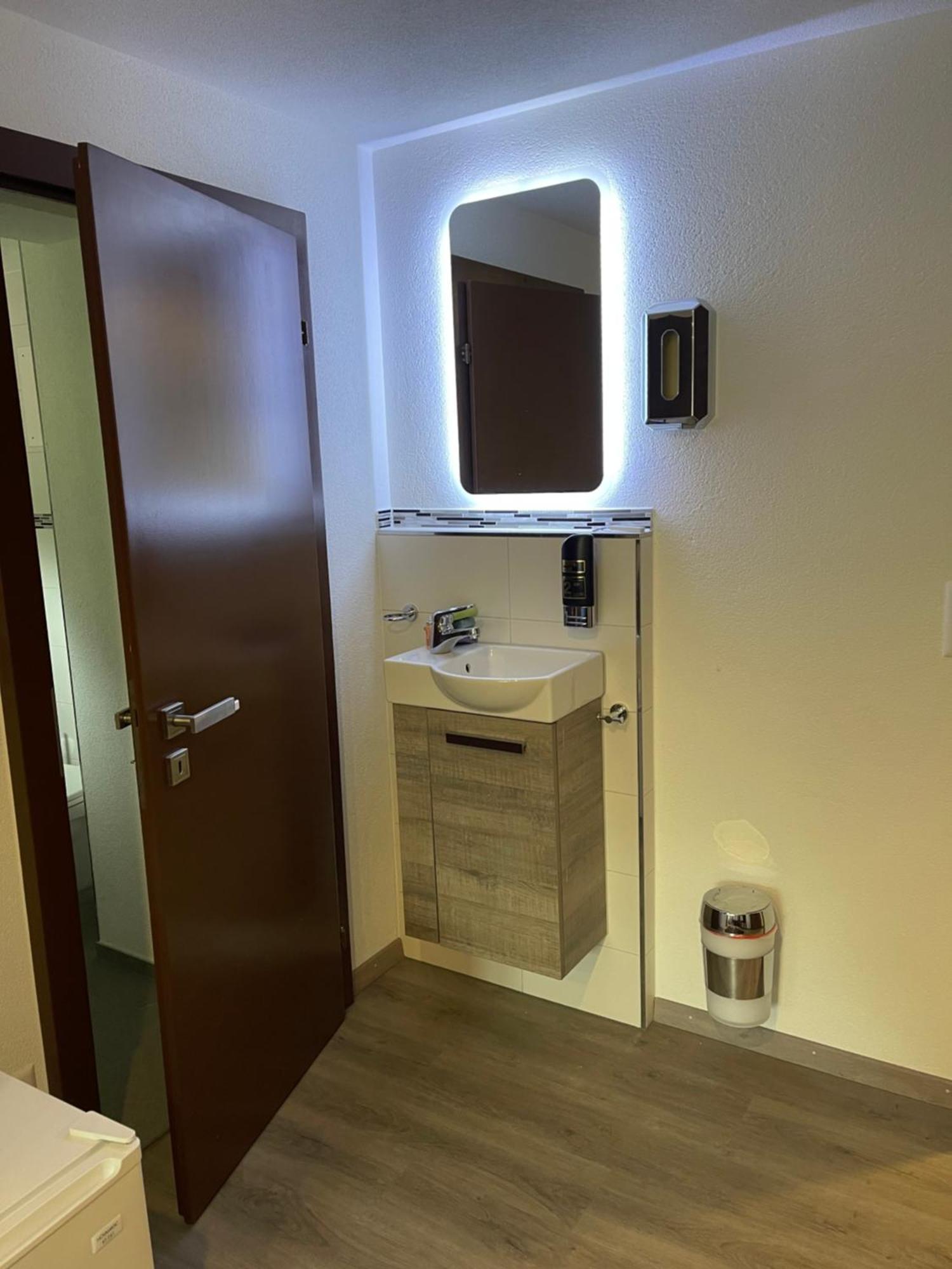 Haus Alpenhof Hotell Wassen Exteriör bild